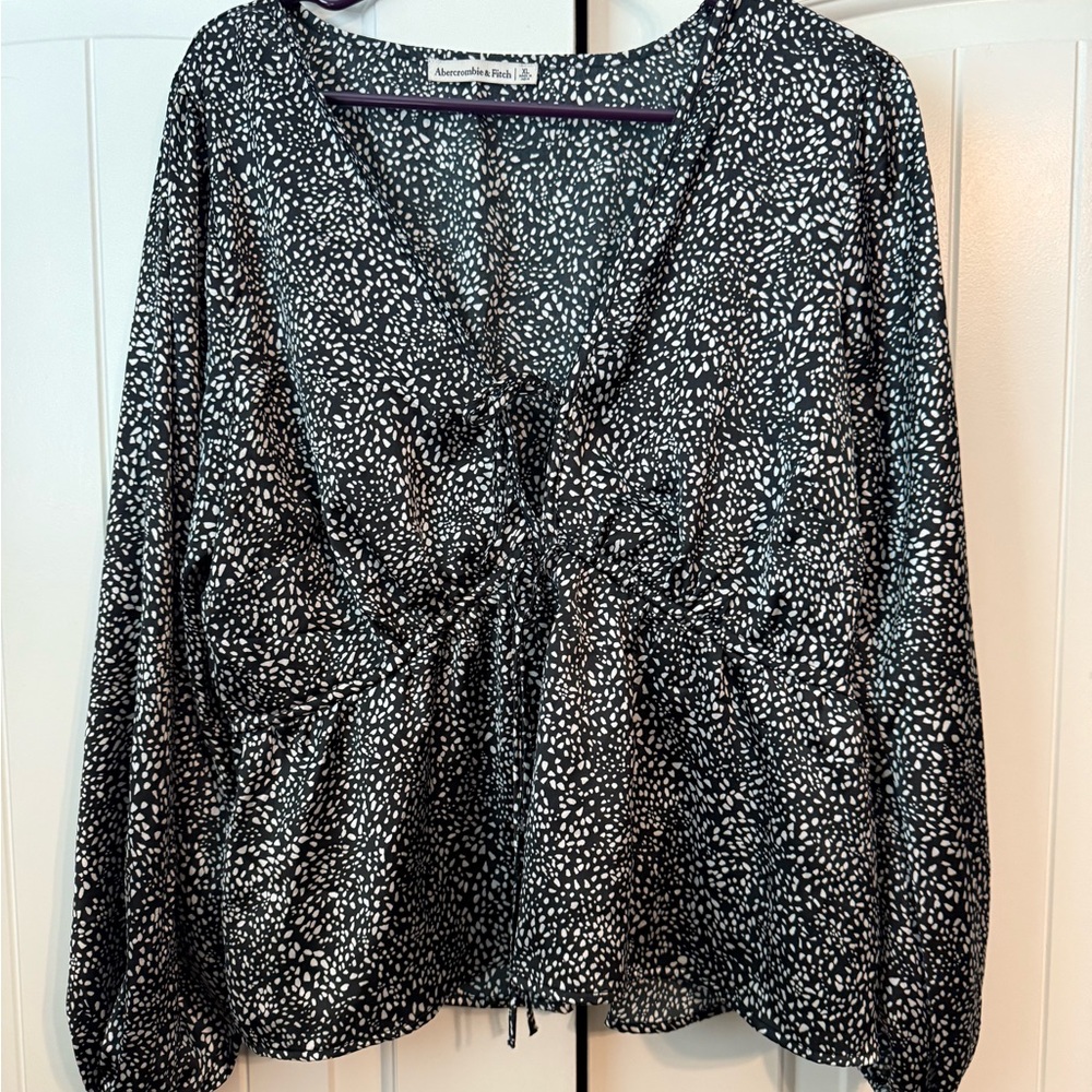 Abercrombie & Fitch Black and White Blouse